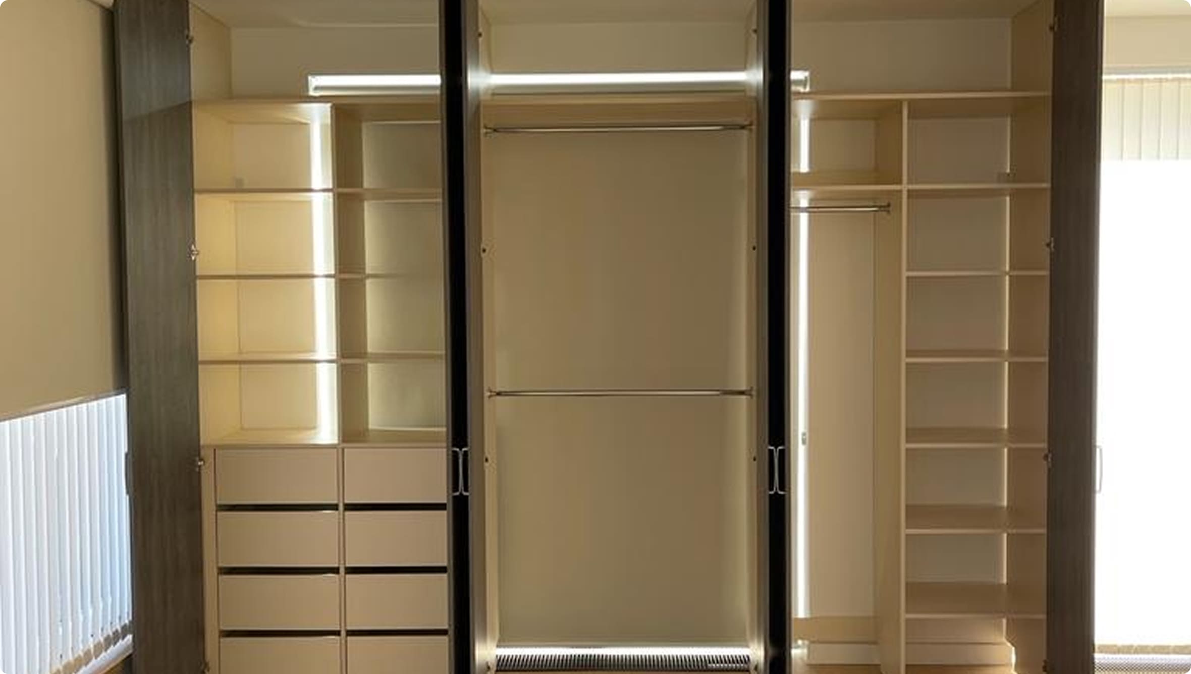 {{ images.aJcdNLFJgf.alt }}