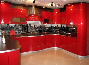 Koši sarkana iebūvējamā virtuve